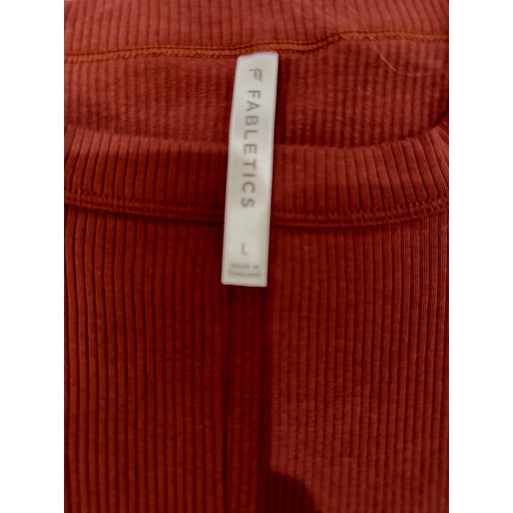 Fabletics Seamed Rib Baby Tee Mahogany Brown Cropped Short Sleeve Shirt L NWT - Picture 2 of 6